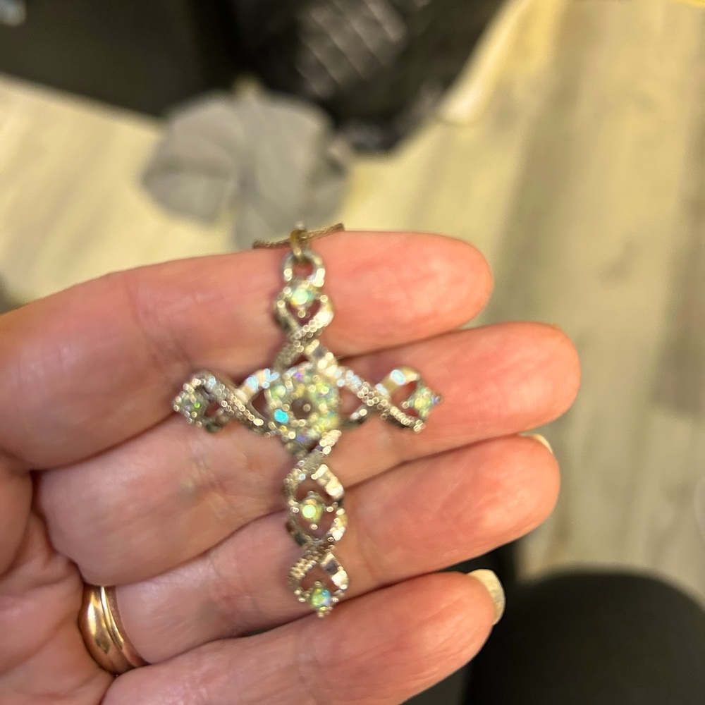 Silver cross embellished pendant with 20 inch chain.
